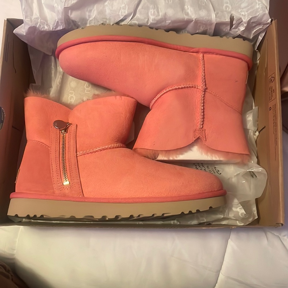 Pink size 9 ugh boots